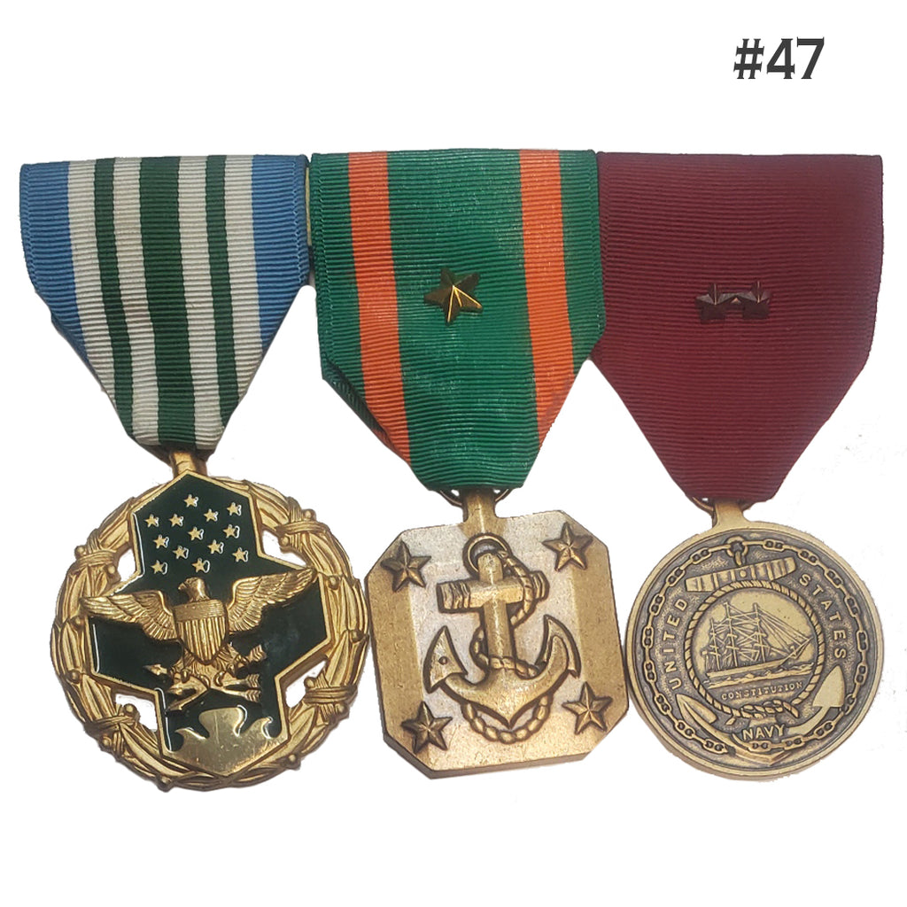 US Military Ribbon Racks & Medals (Used in Displays) - Previously Owne ...